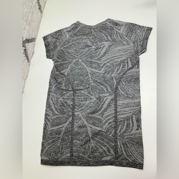 Ivivva Girls 14 T-Shirt Grey Palm Leaf Print Lululemon Swiftly Tech Short Sleeve - Picture 3 of 4